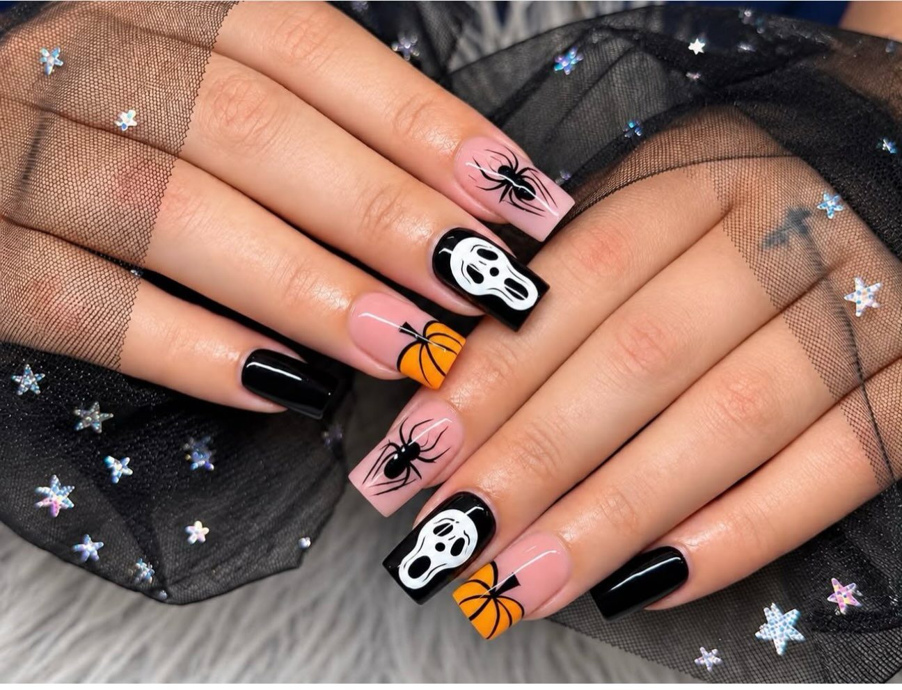 Square nails with Scream masks, spiders and pumpkins